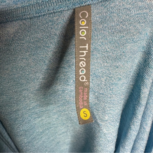 Color Thread Blue Top 🪜 - Picture 3 of 3